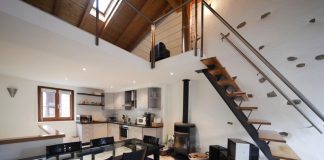 Aménagement sous escalier : 80 idées pour combler l’espace vide