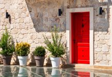 Comment donner du cachet à une maison avec un enduit imitation pierre ?